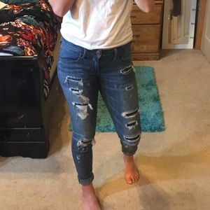 Trendy American Eagle Jeans with Patches